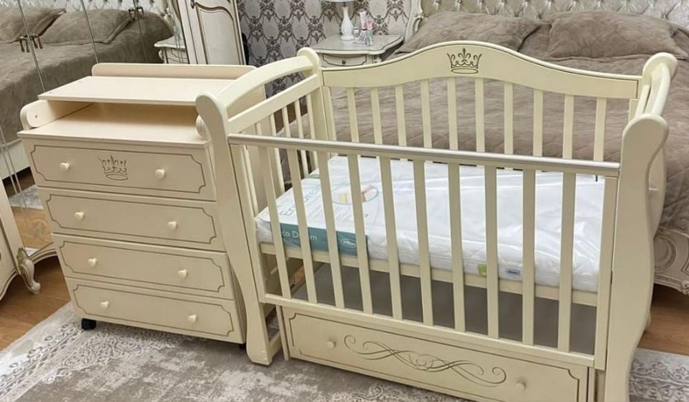 Комод и манеж срочно продам