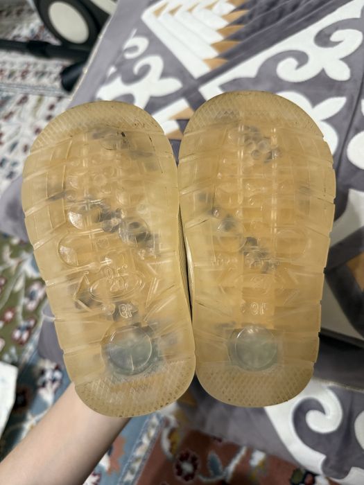 Продам детскую обувь