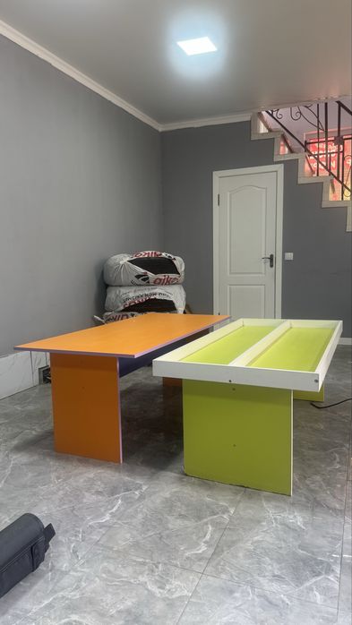 Детские столы в количестве 2 шт