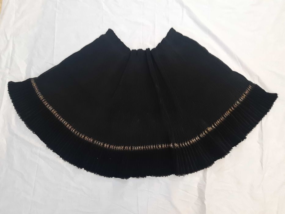 Бръчник - Женска Народна носия от Ловеч Не е ползван.