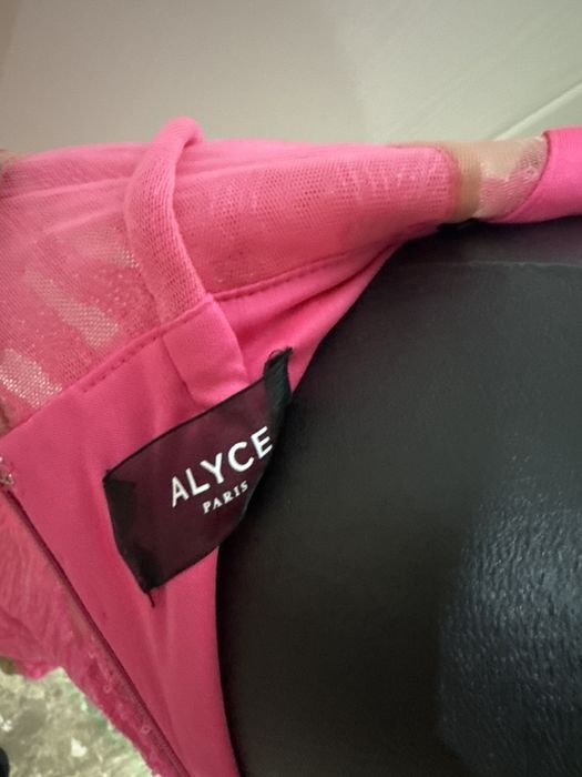 Бална рокля в цвят Barbie pink