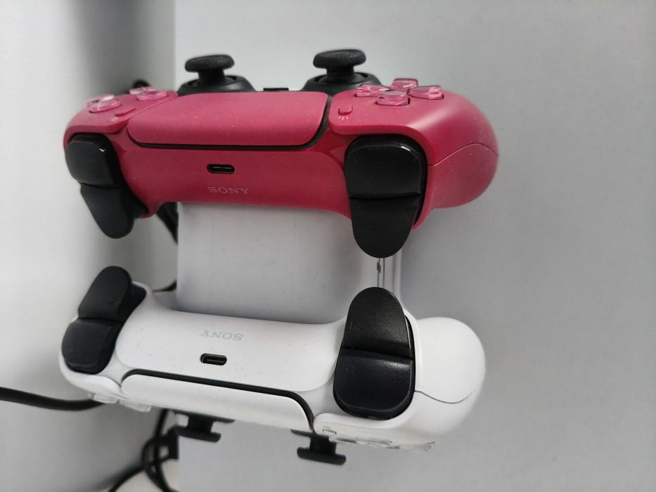 Playstation 5 cu jocuri de vânzare.