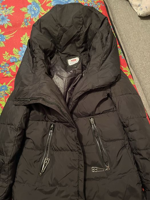 Куртка қара түсті