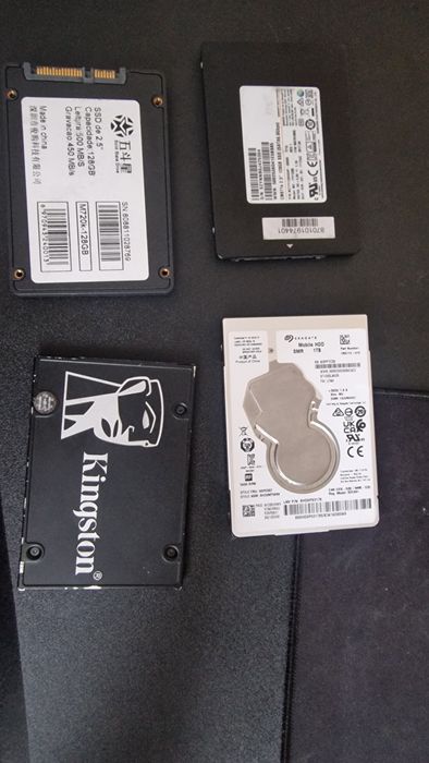 HDD 1тб, SSD 512гб и два 128гб