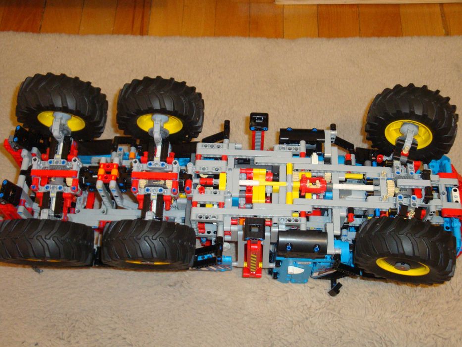 super model Lego Technic motorizat tractiune 6x6 teleghidat 42070