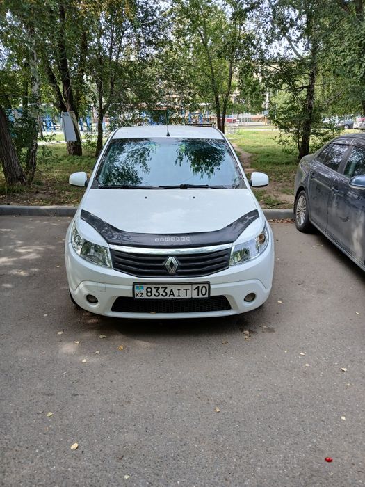 Рено Сандеро продам