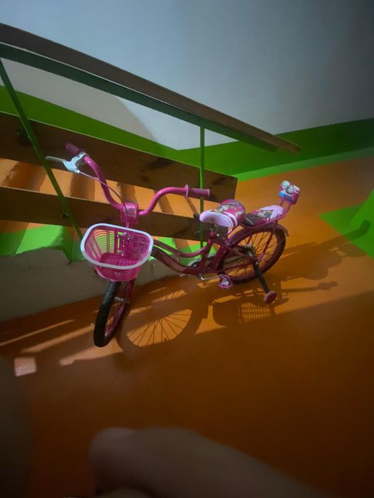 Детский велосипед с дополнительным  колесами