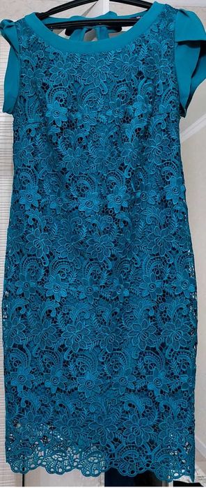 Продам платья б/у 48 и 52 размера