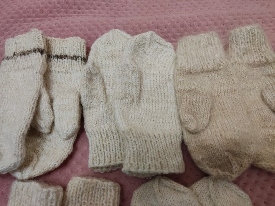 Продам варежки вязанные