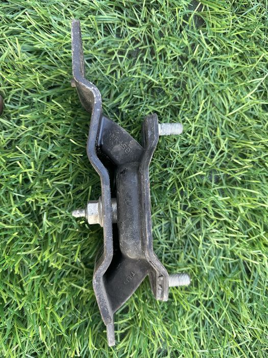 Подушки двигателя Nissan j 32