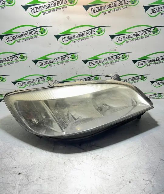 Far dreapta Opel Zafira 2003 1.6 MT (101 hp)