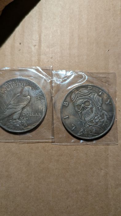 Монета  един долар