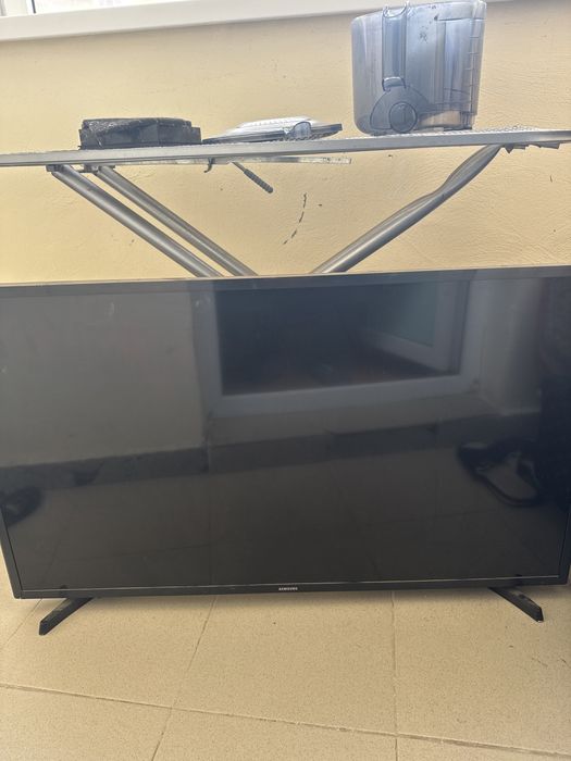 Продам телевизор Samsung UE40J5200