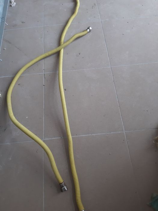 Vănd 2 furtun flexibil pentru gaz
