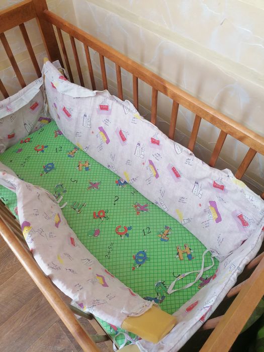 Детская кроватка деревянная