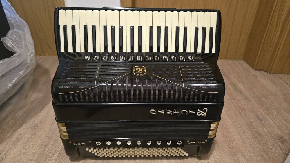 Acordeon Bicanto Piatanesi 2+2 Cassotto A Mano Nou