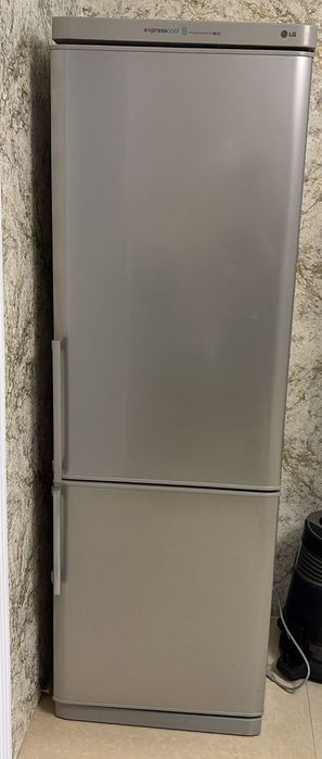 Продам холодильник LG
