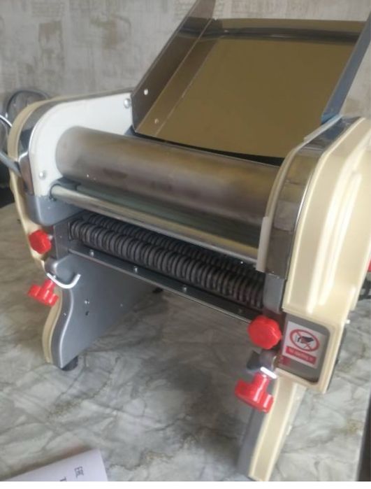 Тестораскаточная машина 240 мм