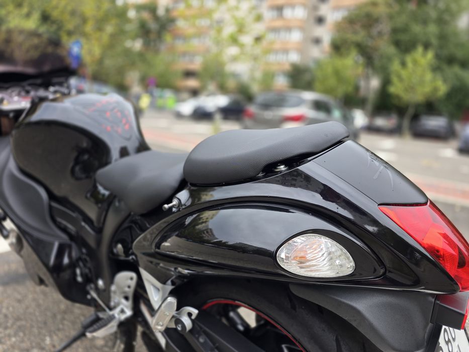 Suzuki Hayabusa GSX1300R din 2008 32.500 km și accesorii de 1000 € la doar 7500 €