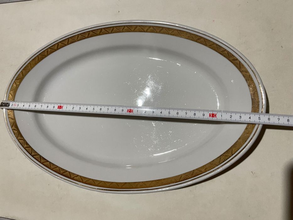 Голямо елипсовидно, порцеланово плато с маркировка