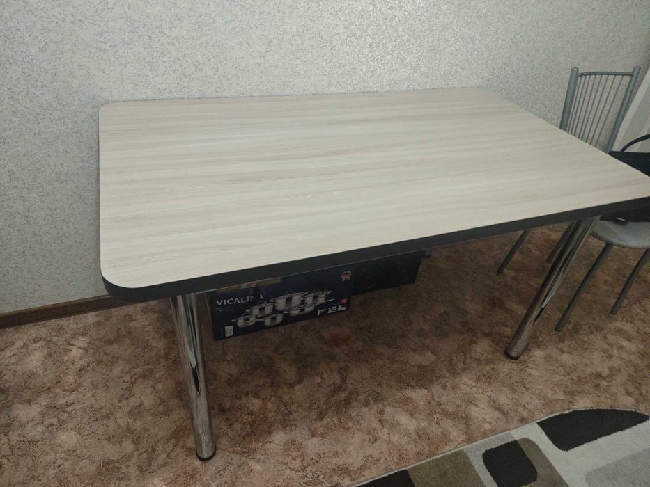 Продам кухонный стол
