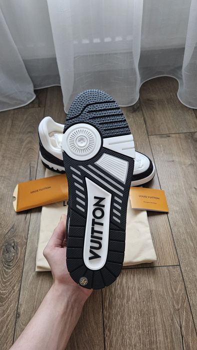 Louis Vuitton Trainers Black and White