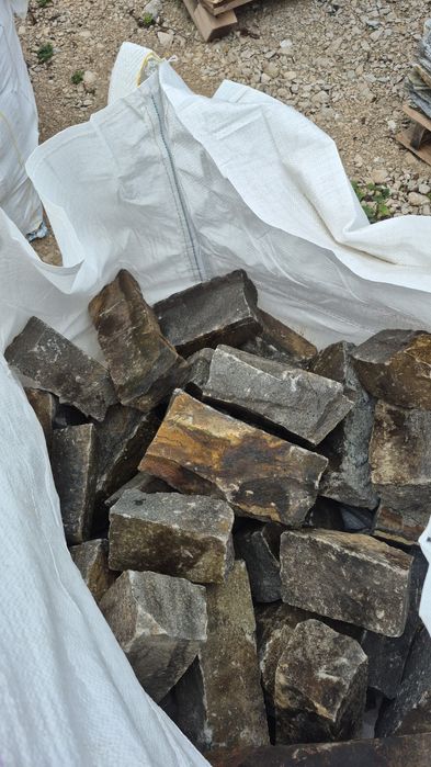 Piatra cubica la comanda