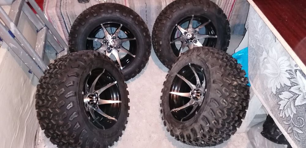 Продавам 4 броя чисто нови гуми с джанти за АТВ