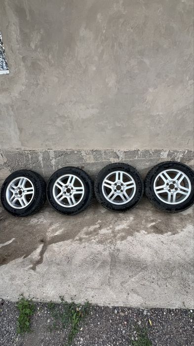 Летные шины с дисками почти новыйе
