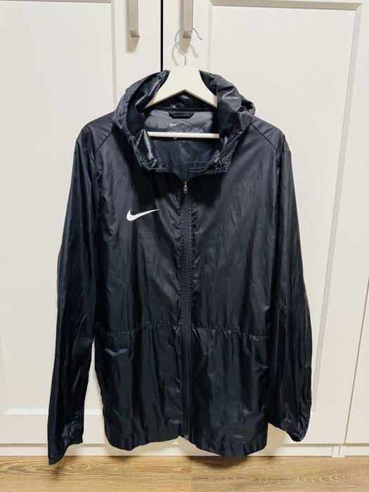 Geaca cu gluga Nike