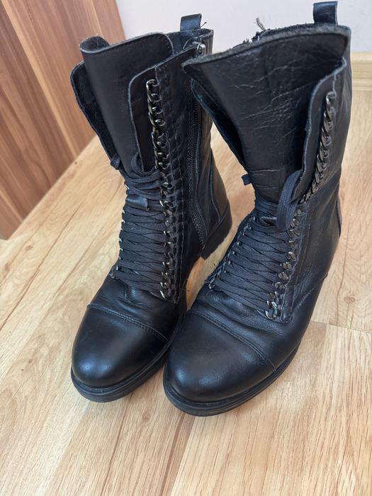 Черни боти от естествена кожа на Paolo Botticelli