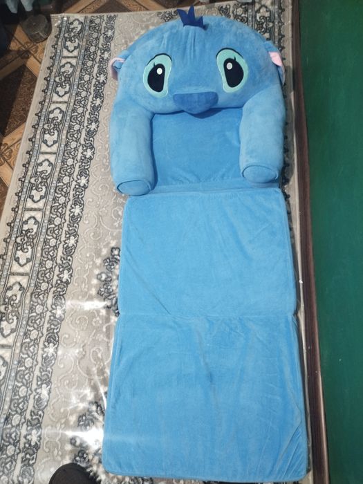 Детское кресло, кровать.