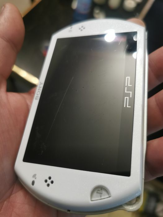PSP-N1004 GO 2005 Г