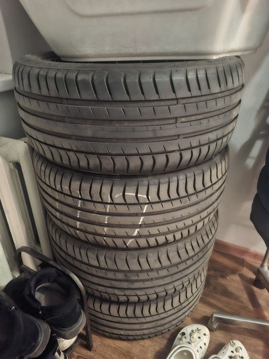 Продам комплект шин  235/45/18 Triangle