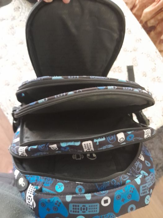 Раница HEAD! Красива и много удобна за децата!