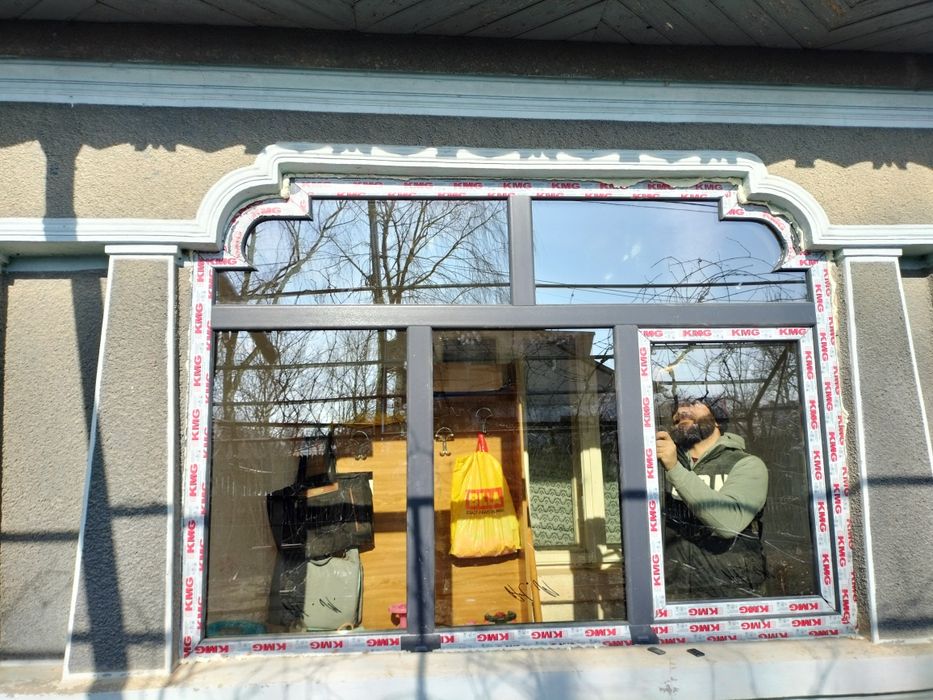 Producție tâmplărie PVC , rulouri,plase insecte și reparații generale