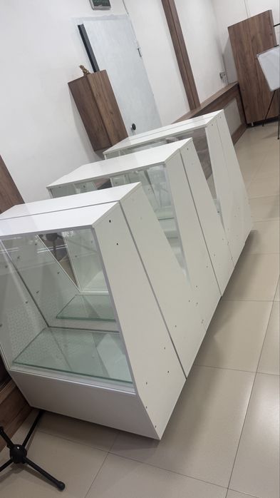 Продам стекянные витрины