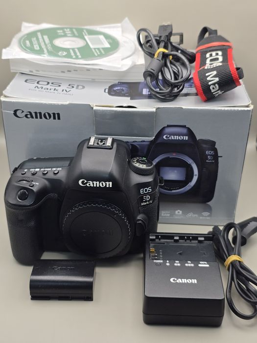 Legendarul DSLR canon 5D Mark IV