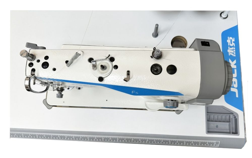 Продам швейную машинку