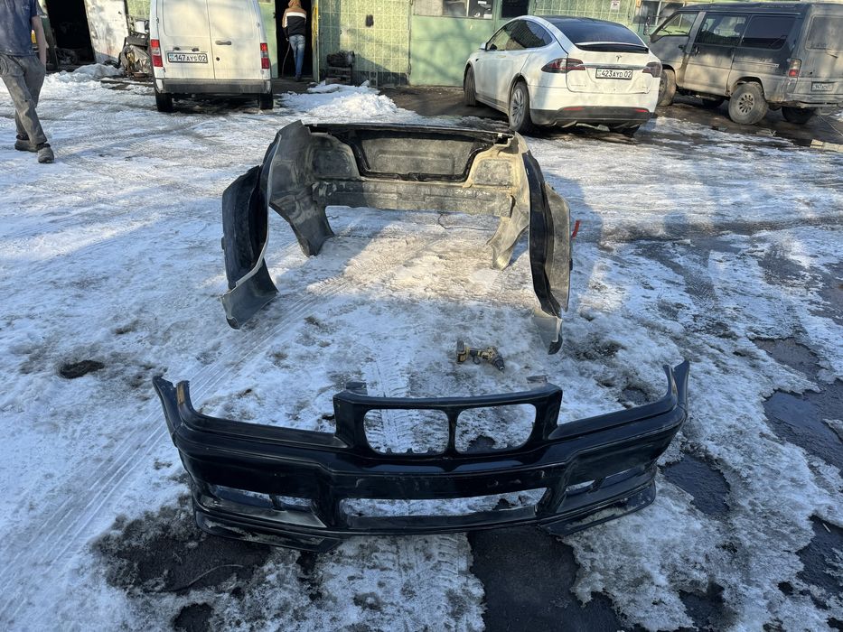 BMW E-36 седан капот