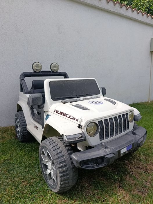 Mașinuță electrica cu telecomanda și pedale .2+ jeep rubicon