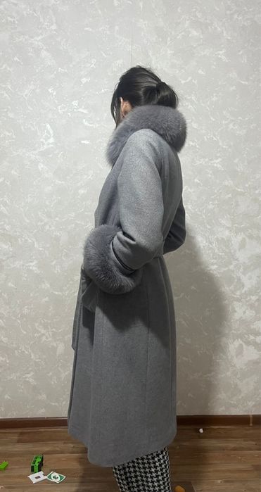 Пальто сатылады.