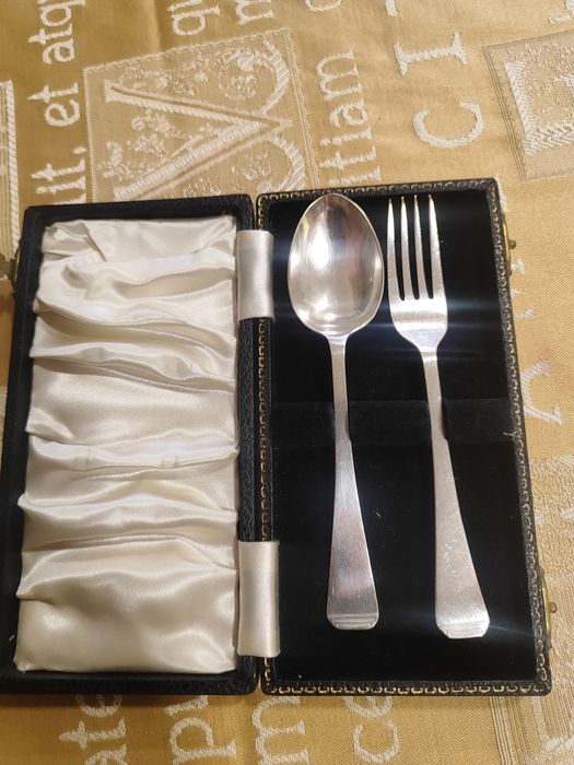 сребърни вилица и лъжица