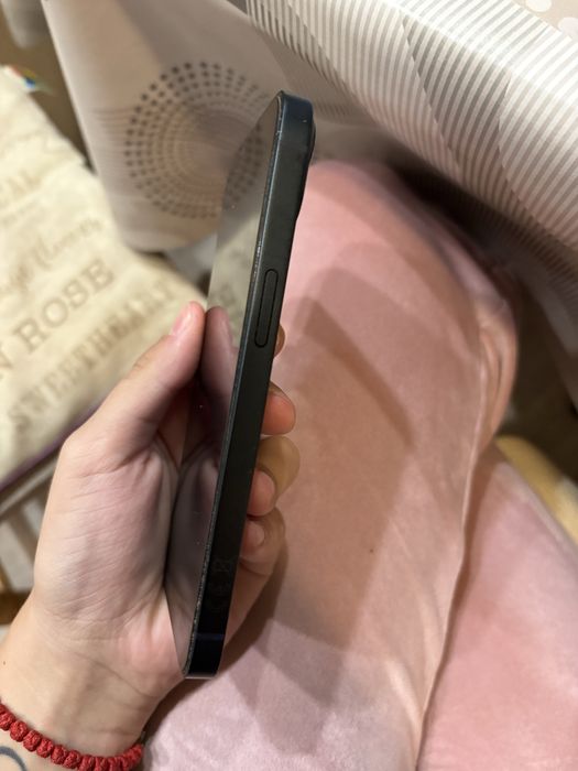 Продавам Iphone 13