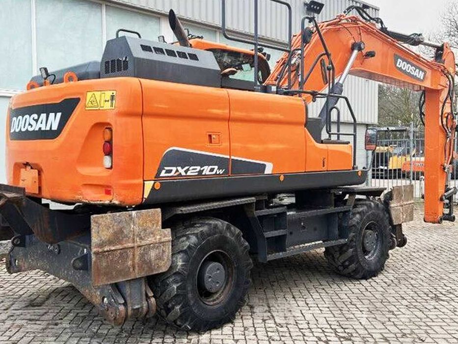 Колёсный экскаватор Doosan DX 210 W-5
