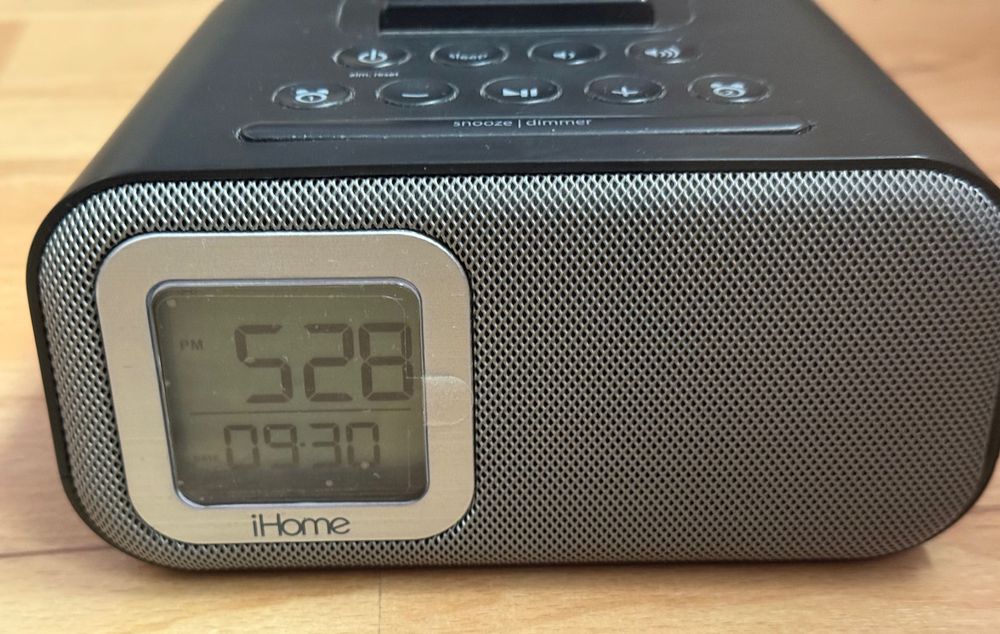 Оригинален Ihome IBT22 Bluetooth Колонка USB Зареждане Двоен Будилник