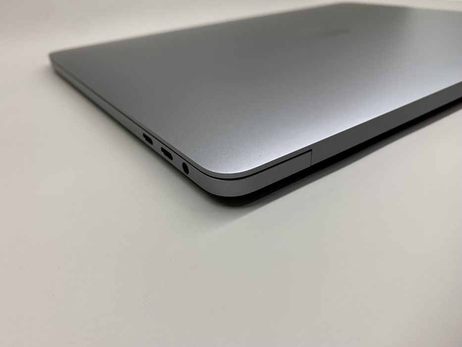 apple Mac book pro 13.3