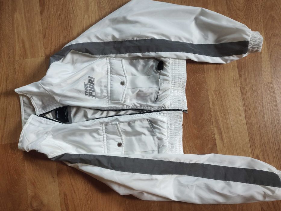 Geacă Bershka pentru adolescente