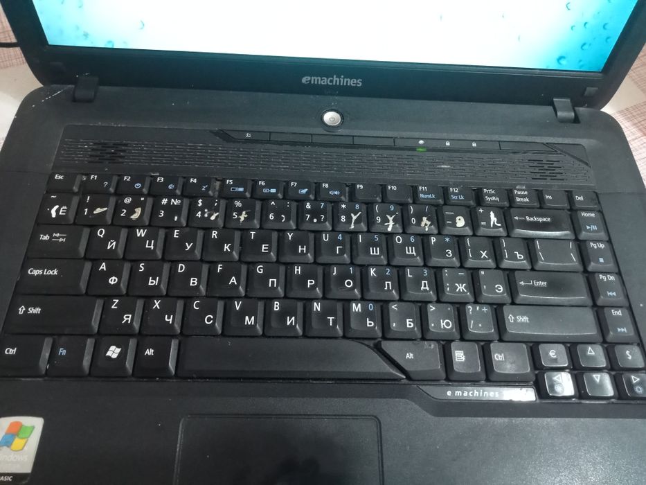 Продам старый ноутбук