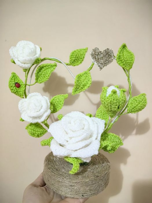 Плетени цветя на една кука